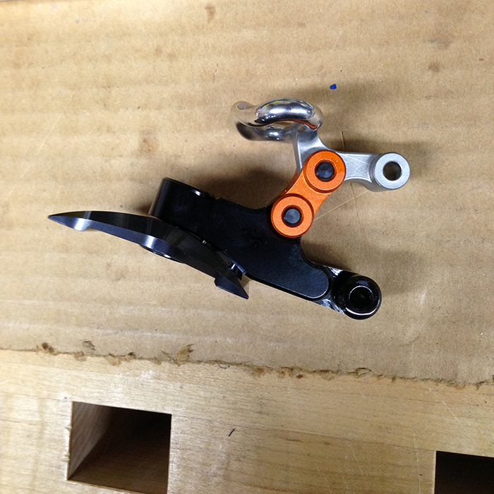 Assembled blade clamp mechanism from the side.